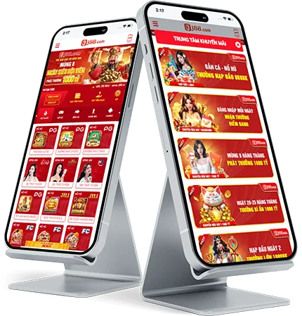 Cầu thủ bóng rổ đang úp rổ trên sân đấu
